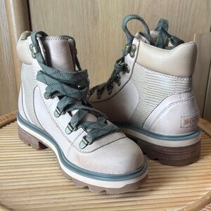 New (no tags or box) Sorel Cream and Green Hiking Boots
